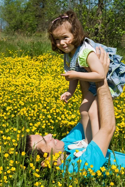 Malá holčička se svým otcem — Stock fotografie