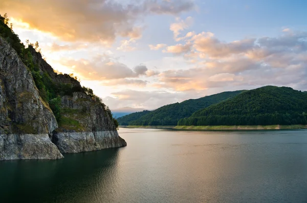 Sunset and mountain lake — Stock Photo, Image