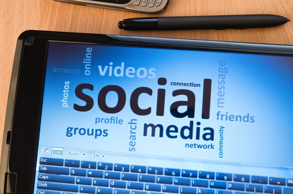 Mídia social na tela — Fotografia de Stock
