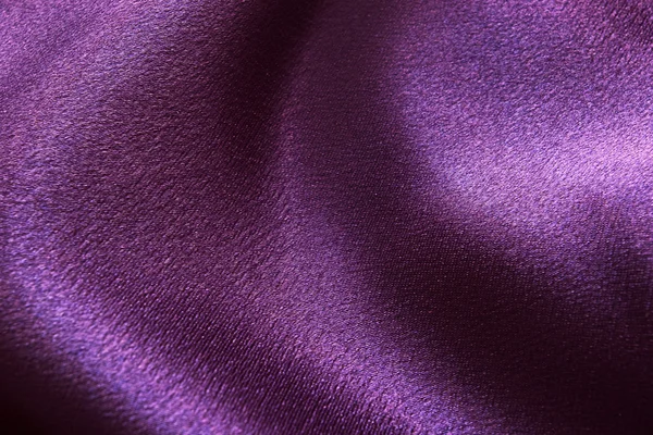 Волнистая лиловая ткань — стоковое фото
