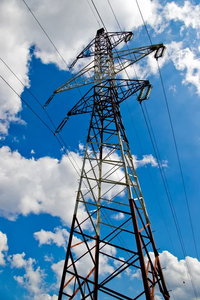 Vysoké napětí elektrické rozvody elektrické energie — Stock fotografie