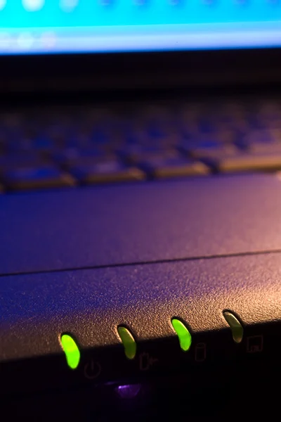 Laptop zelená světla — Stock fotografie