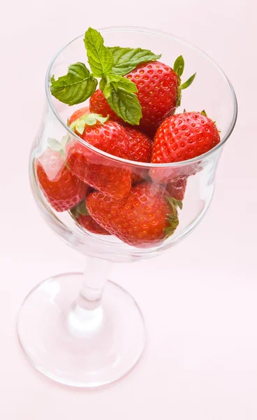 Aardbeien in glas — Stockfoto