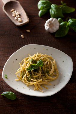 pesto ile Linguine