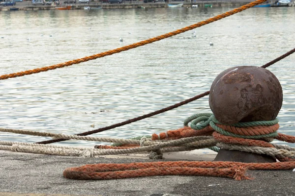 stock image Bollard with Coloured Ropes