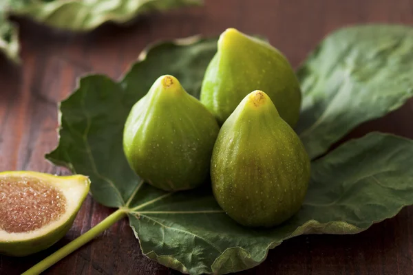 Figs on a Leaf — Stock Photo, Image