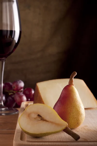Pears with Pecorino Cheese and Red Wine — Stock Photo, Image