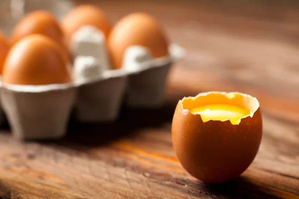 Ägg med äggula — Stockfoto