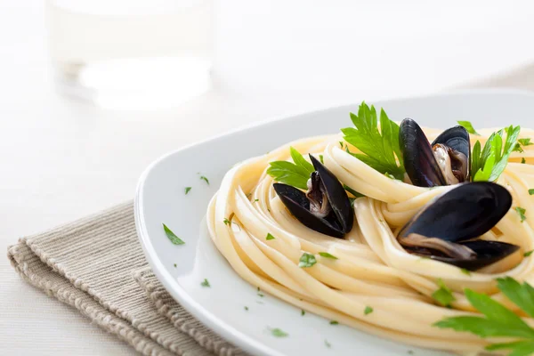 Linguine with Mussels — Stockfoto