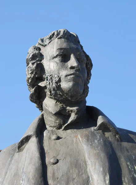 ロシアの詩人アレクサンダー・プーシキンへの記念碑 — ストック写真