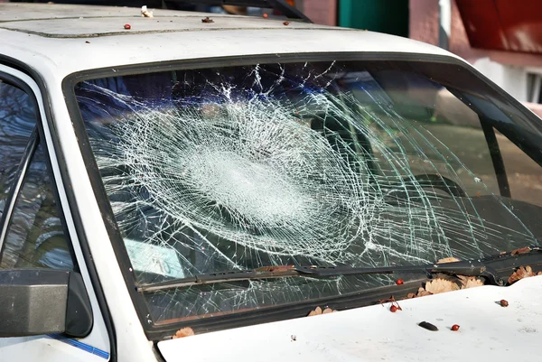 Broken windshield — Stock Photo, Image