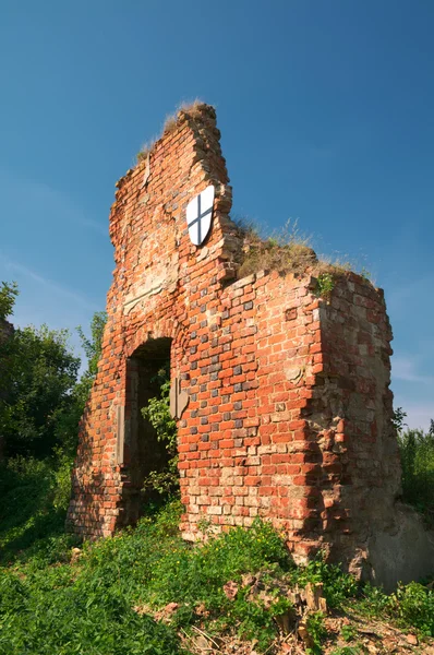 Ruinen des brandenburgischen Schlosses in Uschakowo, Kaliningrader Gebiet. Das Problem ist nur, dass es sich dabei um ein Problem handelt, das wir nicht lösen können. — Stockfoto