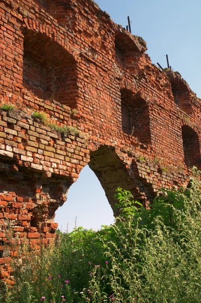 中乌沙科沃、 加里宁格勒地区的勃兰登堡城堡的废墟。rus — 图库照片