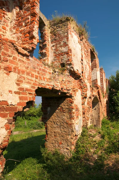 Ruinerna av brandenburg slott i ushakovo, Kaliningradregionen. Rus — Stockfoto