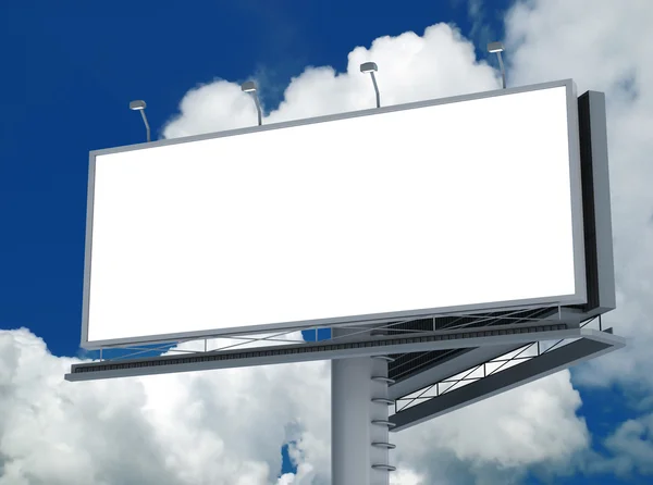 Билборд на фоне голубого облачного неба — стоковое фото