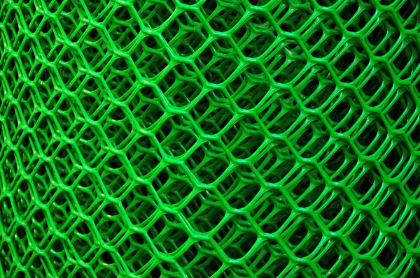 Rouleau d'un filet en plastique vert pour une clôture — Photo