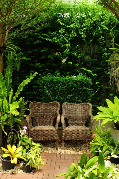 Paar Stuhl im Garten — Stockfoto