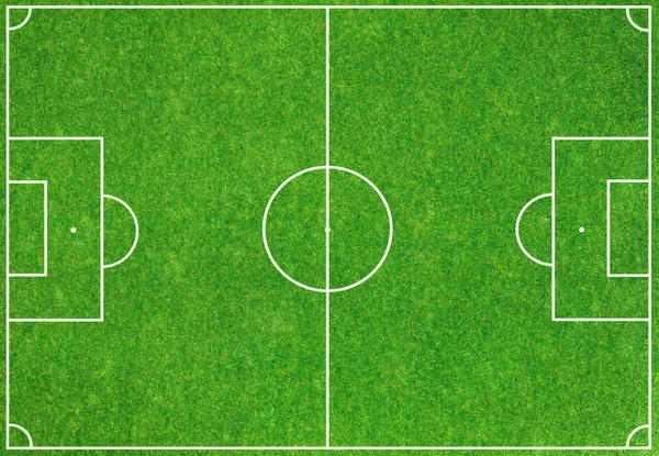 Зеленое футбольное поле с белыми линиями — стоковое фото