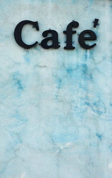 Cartel de madera Café en la pared grunge azul —  Fotos de Stock