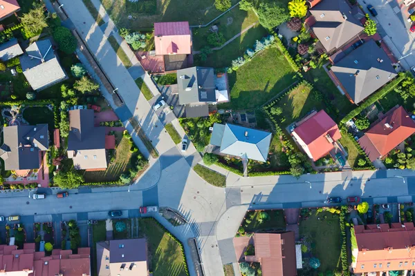 Vista aérea dos subúrbios da cidade — Fotografia de Stock