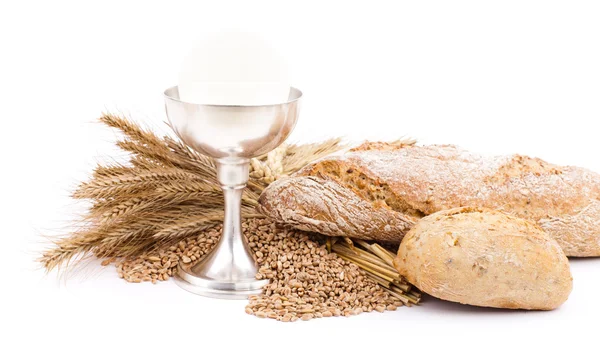 Symbol křesťanství, chléb a víno v poháru — Stock fotografie