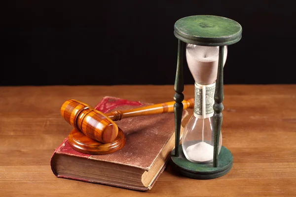 Judge gavel and scales — Stock Photo, Image