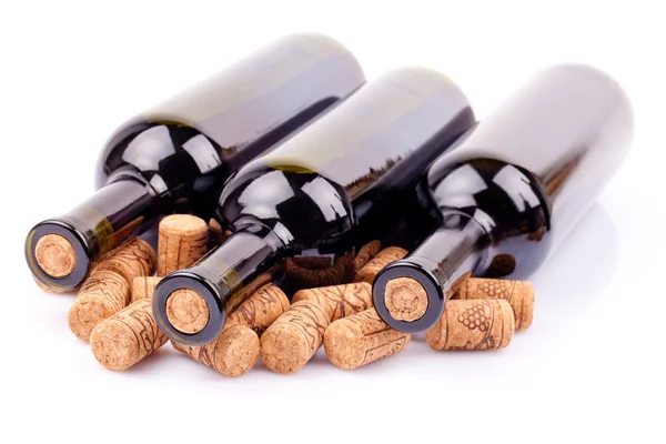 Şarap şişeleri ve mantarlar. — Stok fotoğraf