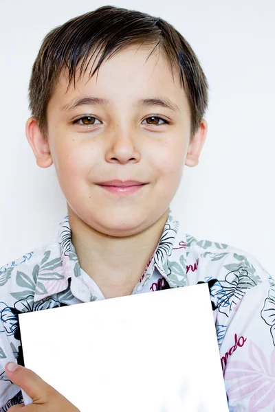 Мальчик с книгой на белом фоне — стоковое фото