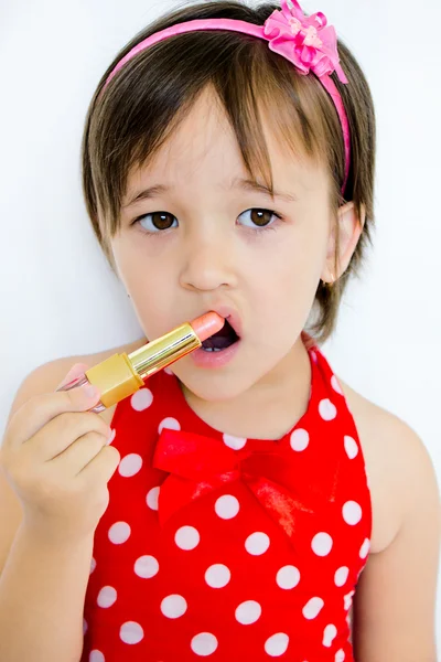 Chica pinta los labios con lápiz labial —  Fotos de Stock