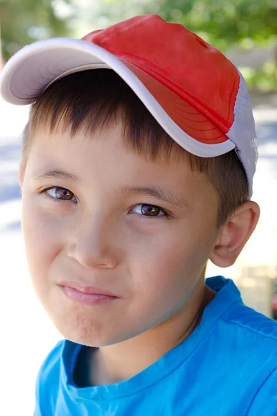 Portré egy fiatal fiúról — Stock Fotó