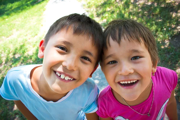 Dos niños felices —  Fotos de Stock