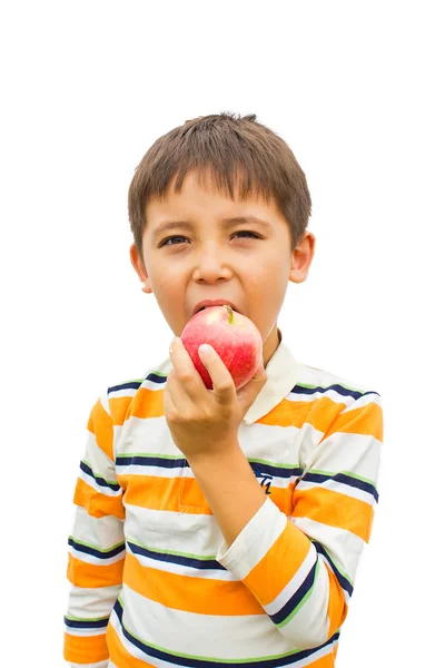 Un petit garçon avec une pomme à la main — Photo