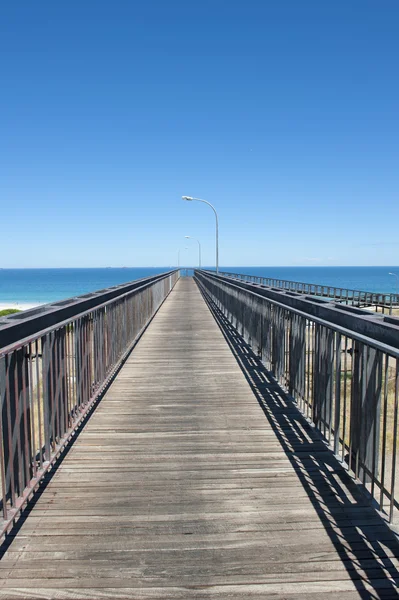 Boardwalk into endless ocean and sky — Stock Photo, Image