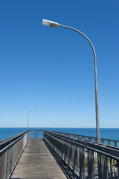 Boardwalk towards the ocean — Stock Photo, Image