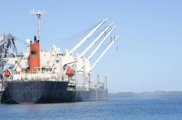 Cargo freight ship anchoring at pier — Stock Photo, Image