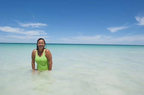 Sexet kvinde tropisk ferie strand - Stock-foto