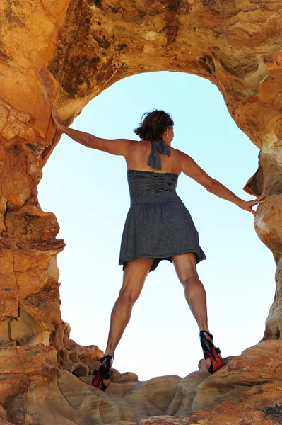 性感的女人在内陆地区澳大利亚旅游 — 图库照片