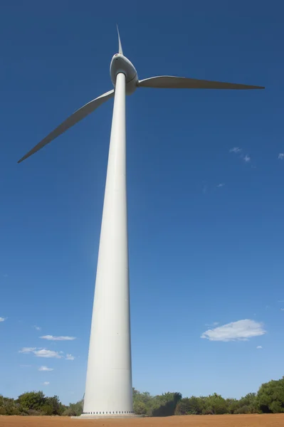 Obnovitelné zdroje energie a energie větrný mlýn — Stock fotografie