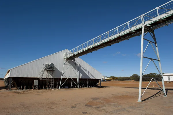 Ziarna silosy pola uprawne Australii Zachodniej — Zdjęcie stockowe