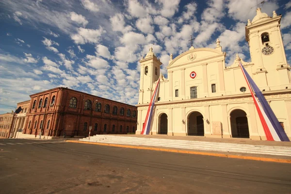 大聖堂とアスンシオン、パラグアイのカトリック教大学. ストックフォト