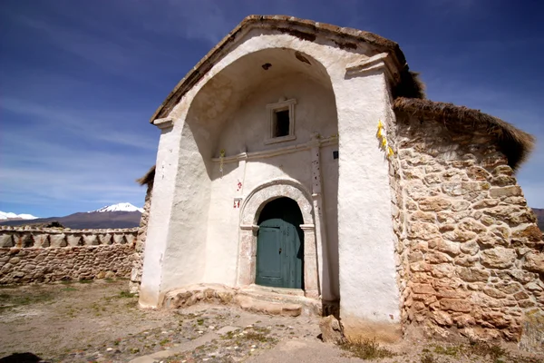 köy sajama, Bolivya taş kilisede. Güney Amerika.