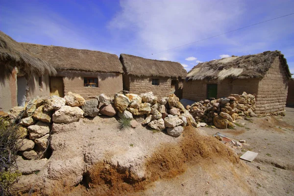Staré kamenné domy v obci sajama, Bolívie. — Stock fotografie