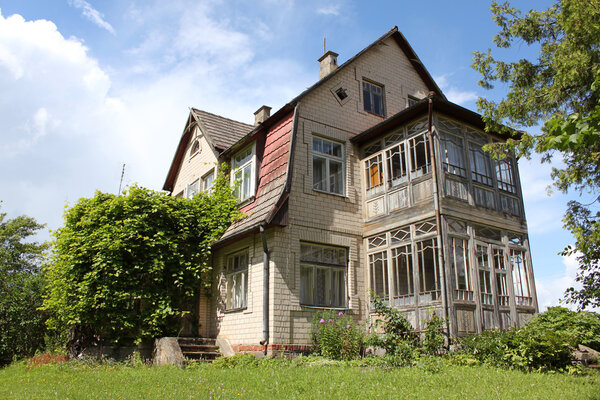 старый дом в деревне