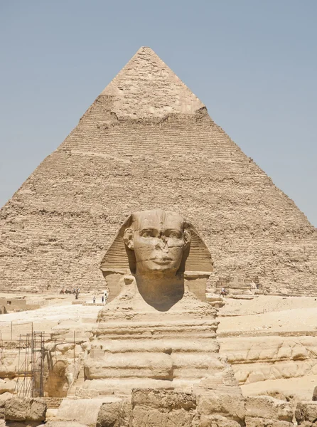 Sphinx et la pyramide — Photo