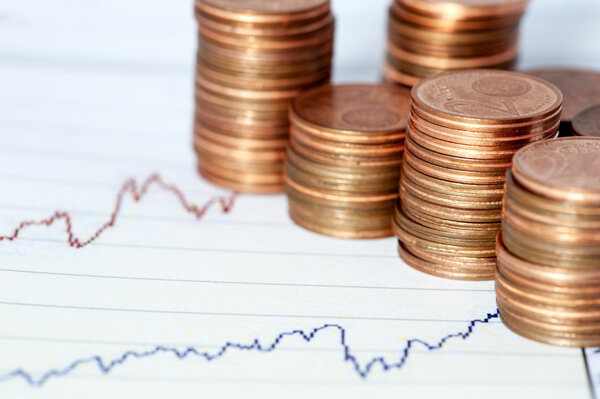 Финансовая карта и монеты
