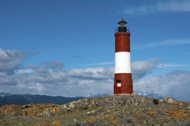 Kırmızı ve beyaz deniz feneri