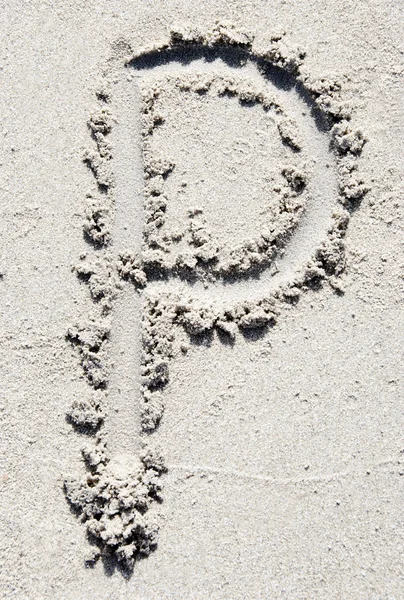 Sand beach alphabet: letter P — Stock Photo, Image