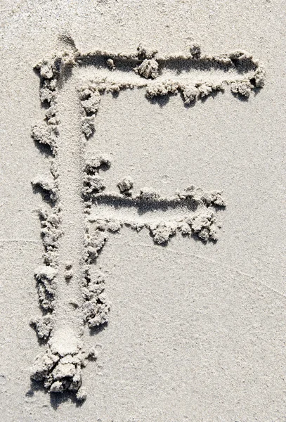 Sand beach alphabet: letter F — Stock Photo, Image
