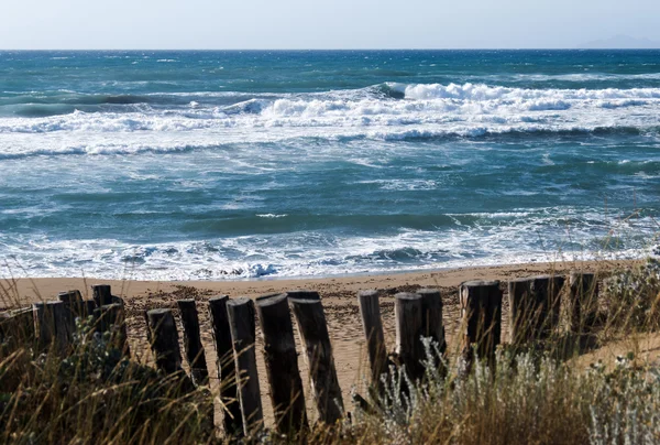 Błękitne morze z falami — Zdjęcie stockowe