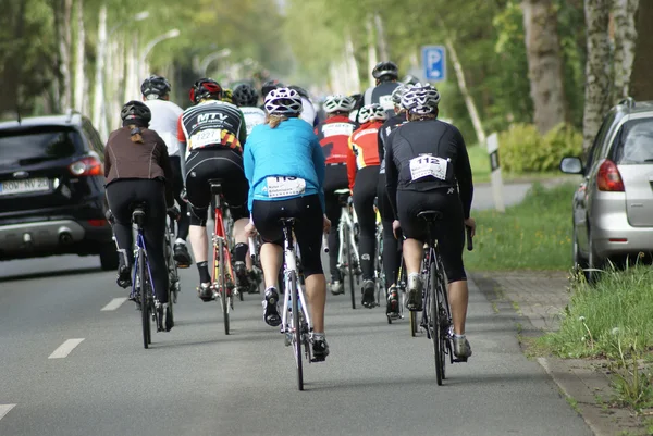 Cyklister på vägen — Stockfoto